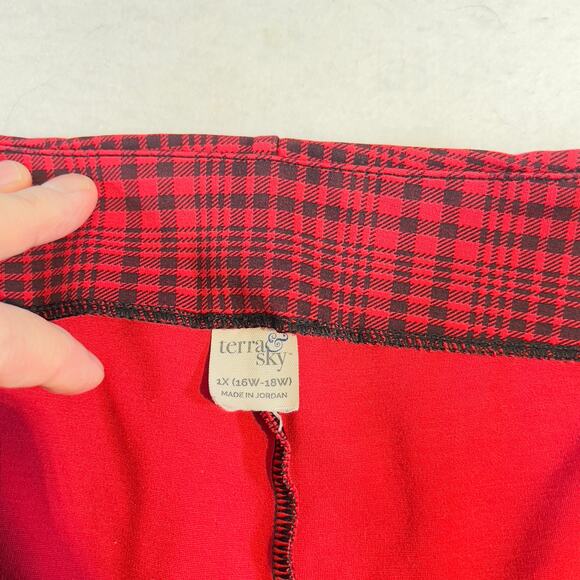Terra & Sky Stretch Pull On Pant Ankle Woman's 1X (16W-18W) Red Black Plaid - Picture 2 of 12